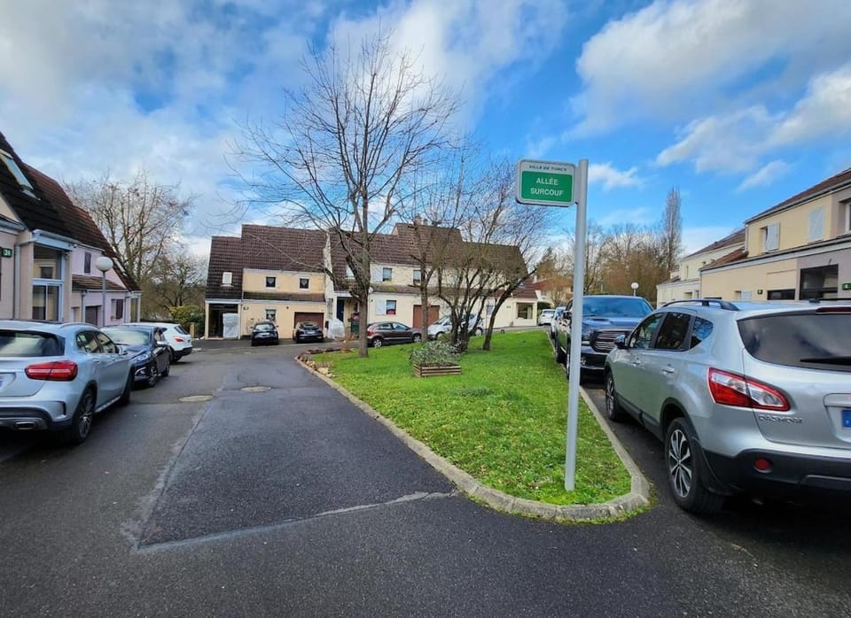 Neighbourhood, Street view, Location