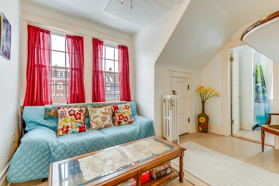 Cozy Niagara Falls Cottage with Gas Grill and Patio! House in Niagara Falls