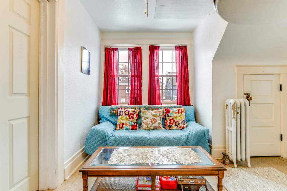 Cozy Niagara Falls Cottage with Gas Grill and Patio! House in Niagara Falls