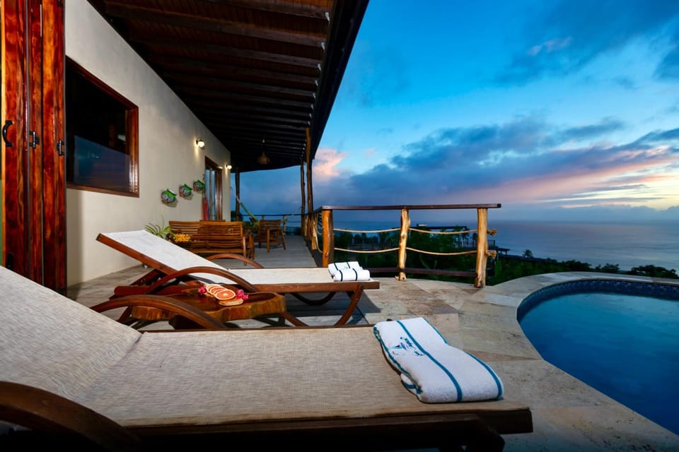 Balcony/Terrace, Sea view, Swimming pool, sunbed