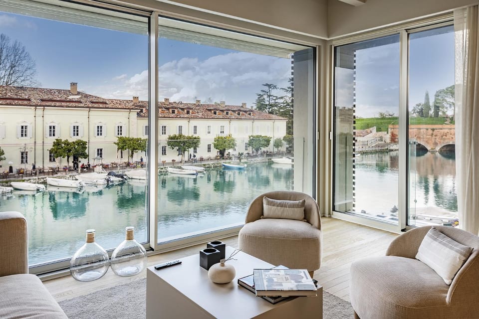 Living room, Lake view, River view