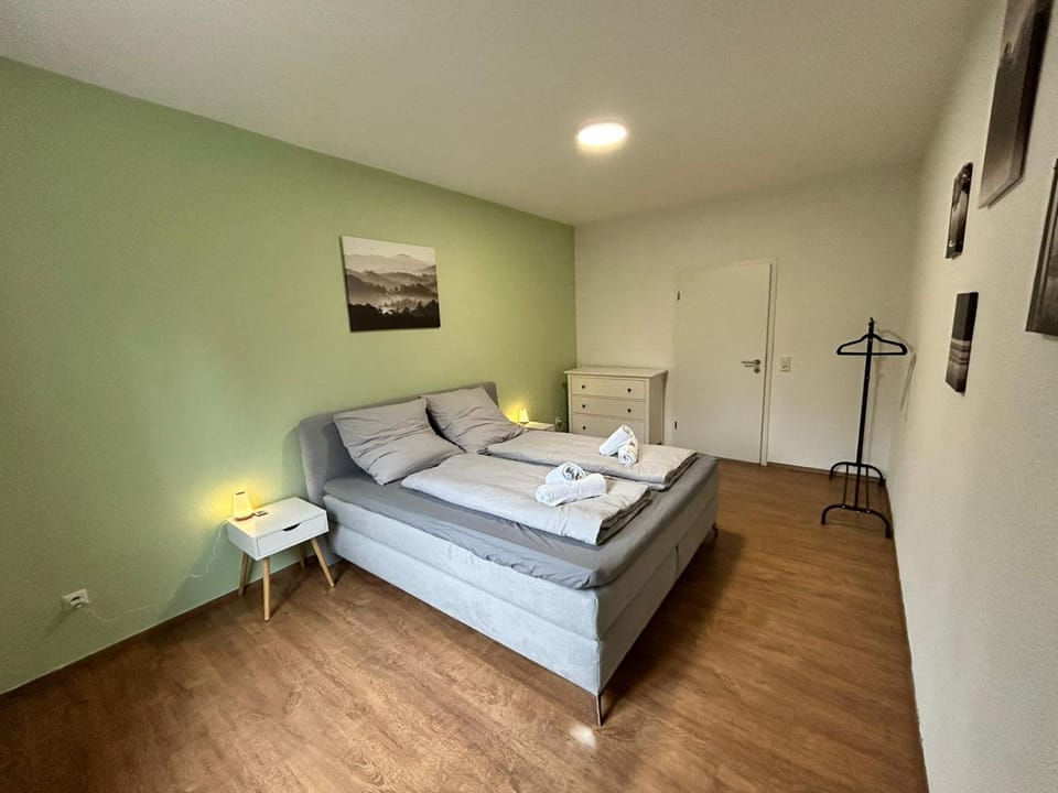 Bed, Photo of the whole room, Bedroom, towels