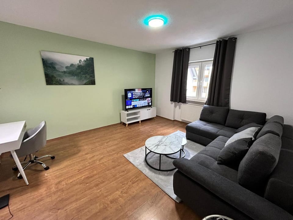 TV and multimedia, Living room, Seating area, Evening entertainment