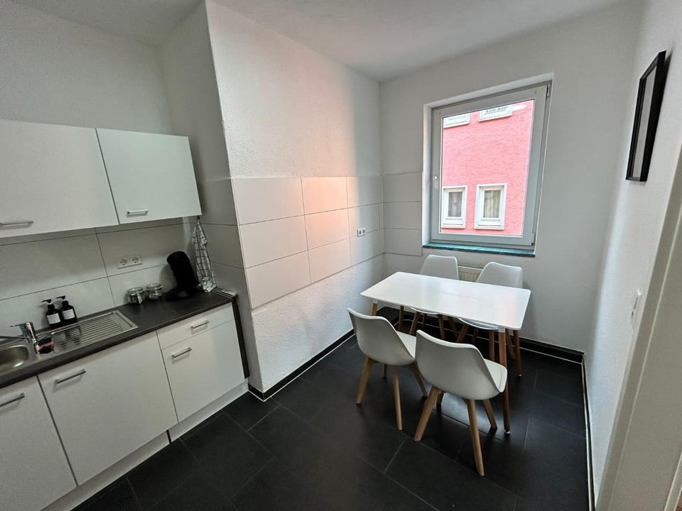 Kitchen or kitchenette, Dining area, pet friendly, stove