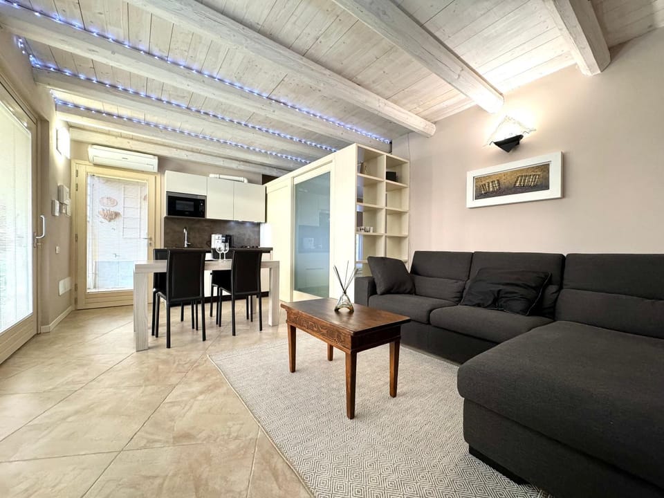 Little Queen Apartment in Desenzano del Garda