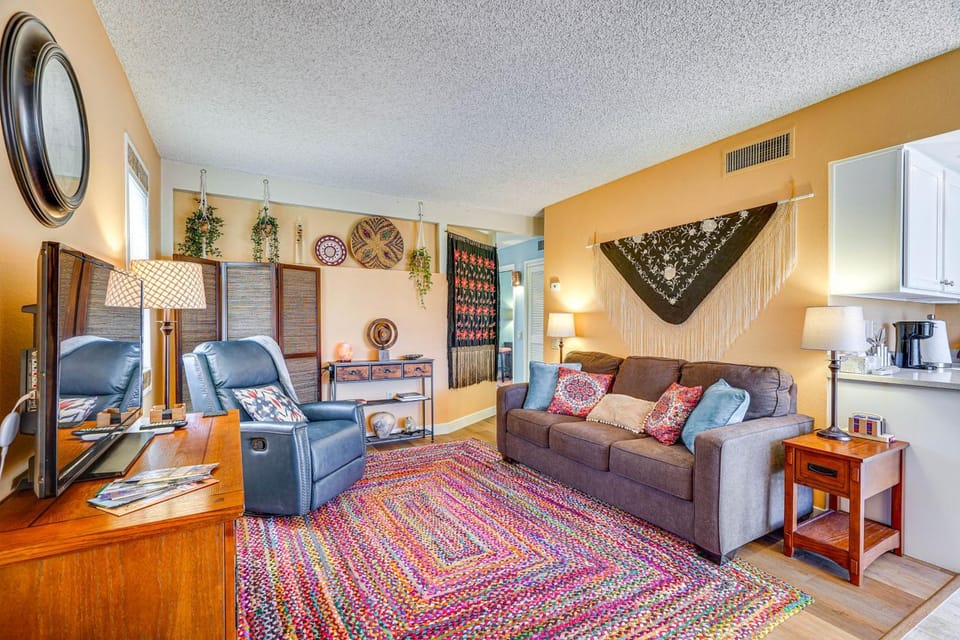 Charming Green Valley Townhome w/ Community Pool! House in Green Valley