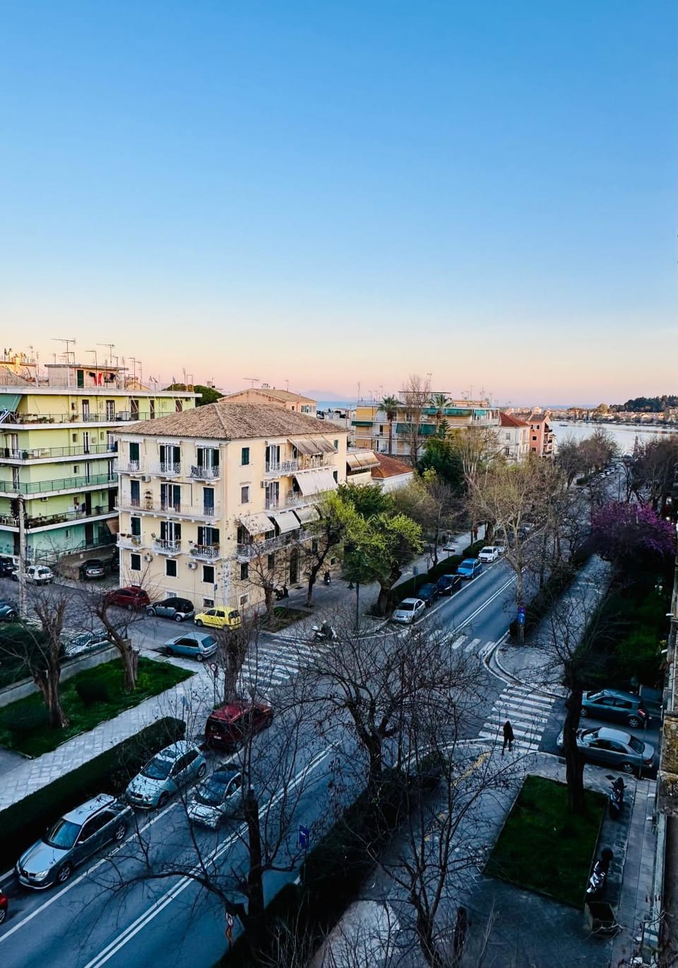Day, Neighbourhood, City view, Street view