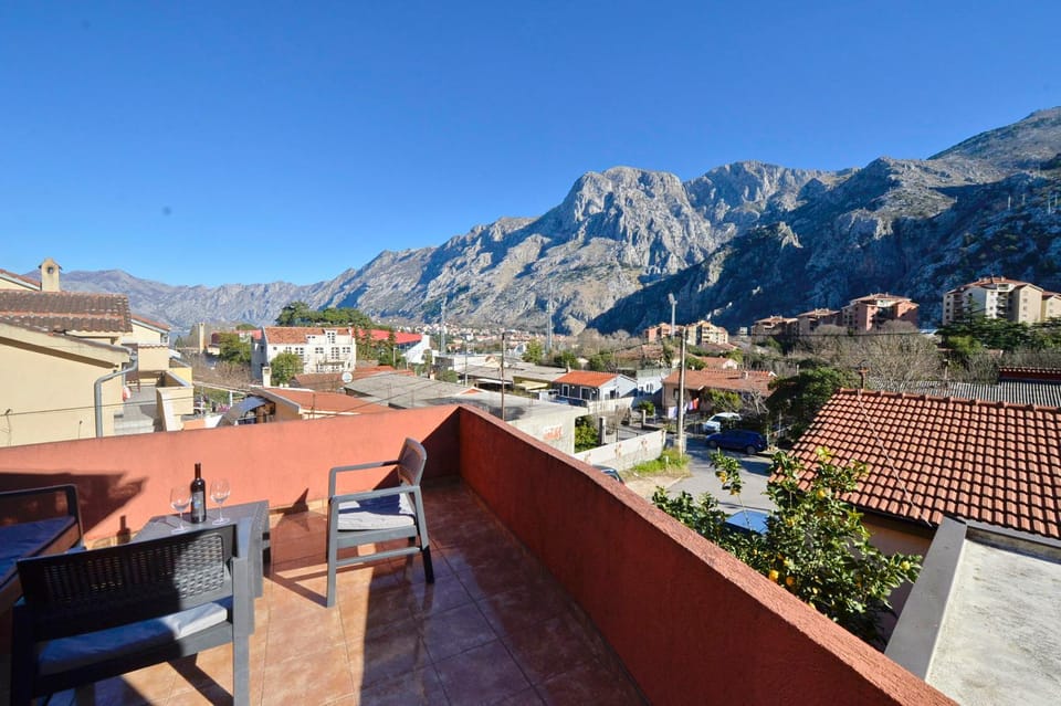 Property building, Patio, Day, Natural landscape, View (from property/room), Balcony/Terrace, Dining area, Mountain view, Sea view