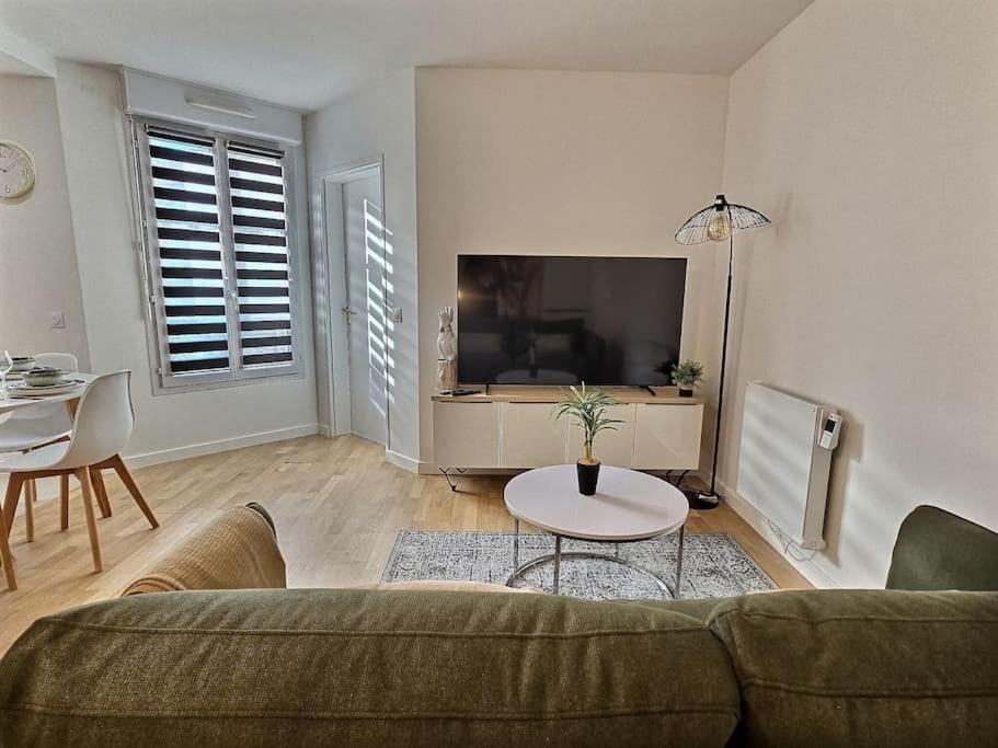 TV and multimedia, Living room, locker