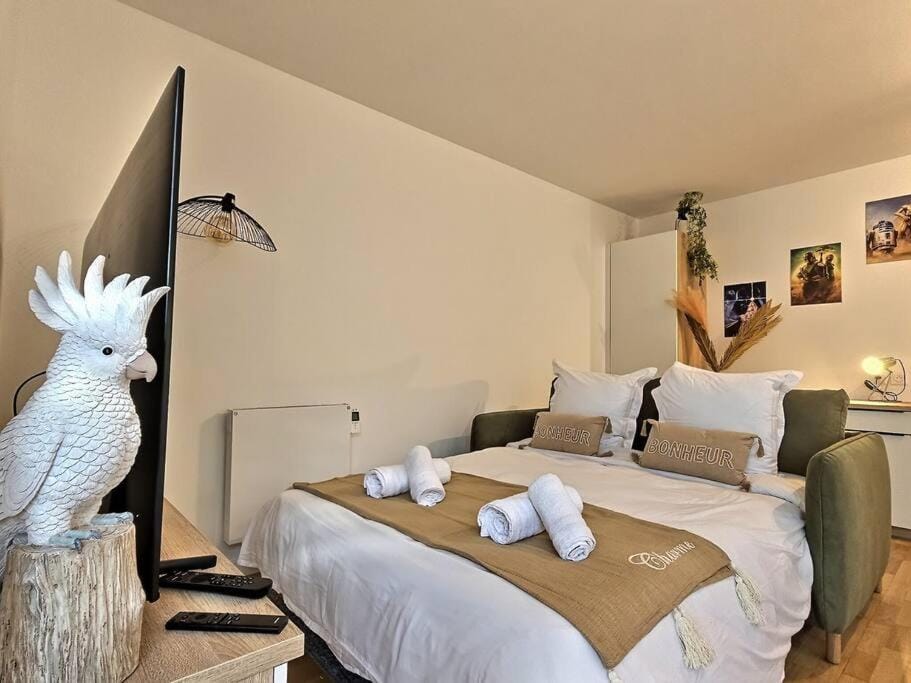 Bed, TV and multimedia
