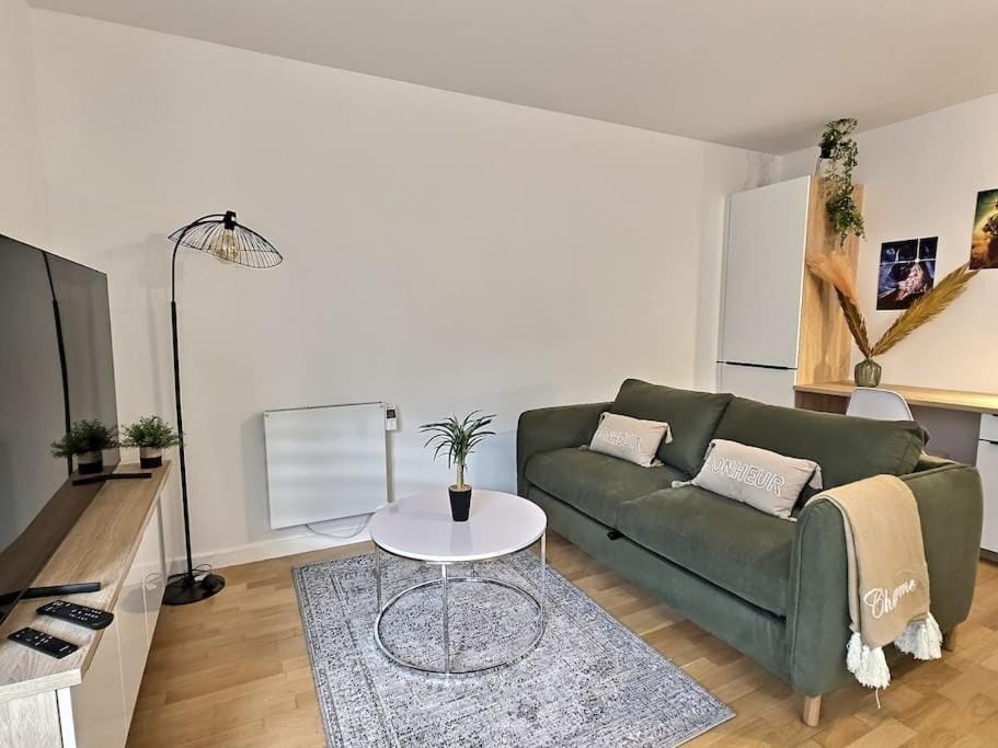 Communal lounge/ TV room, TV and multimedia, Living room, Seating area