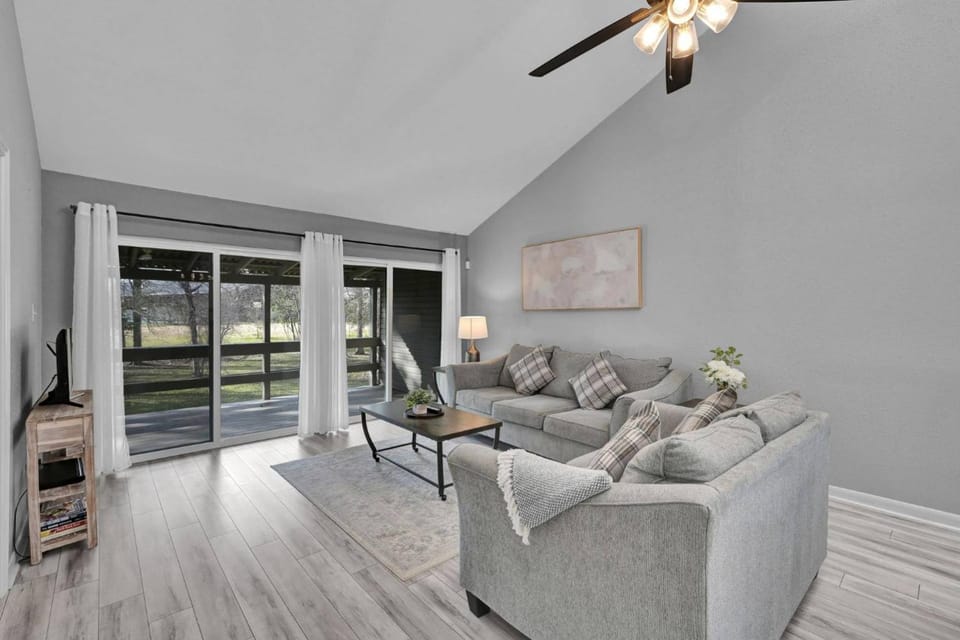 April Point Dr. N House in Lake Conroe