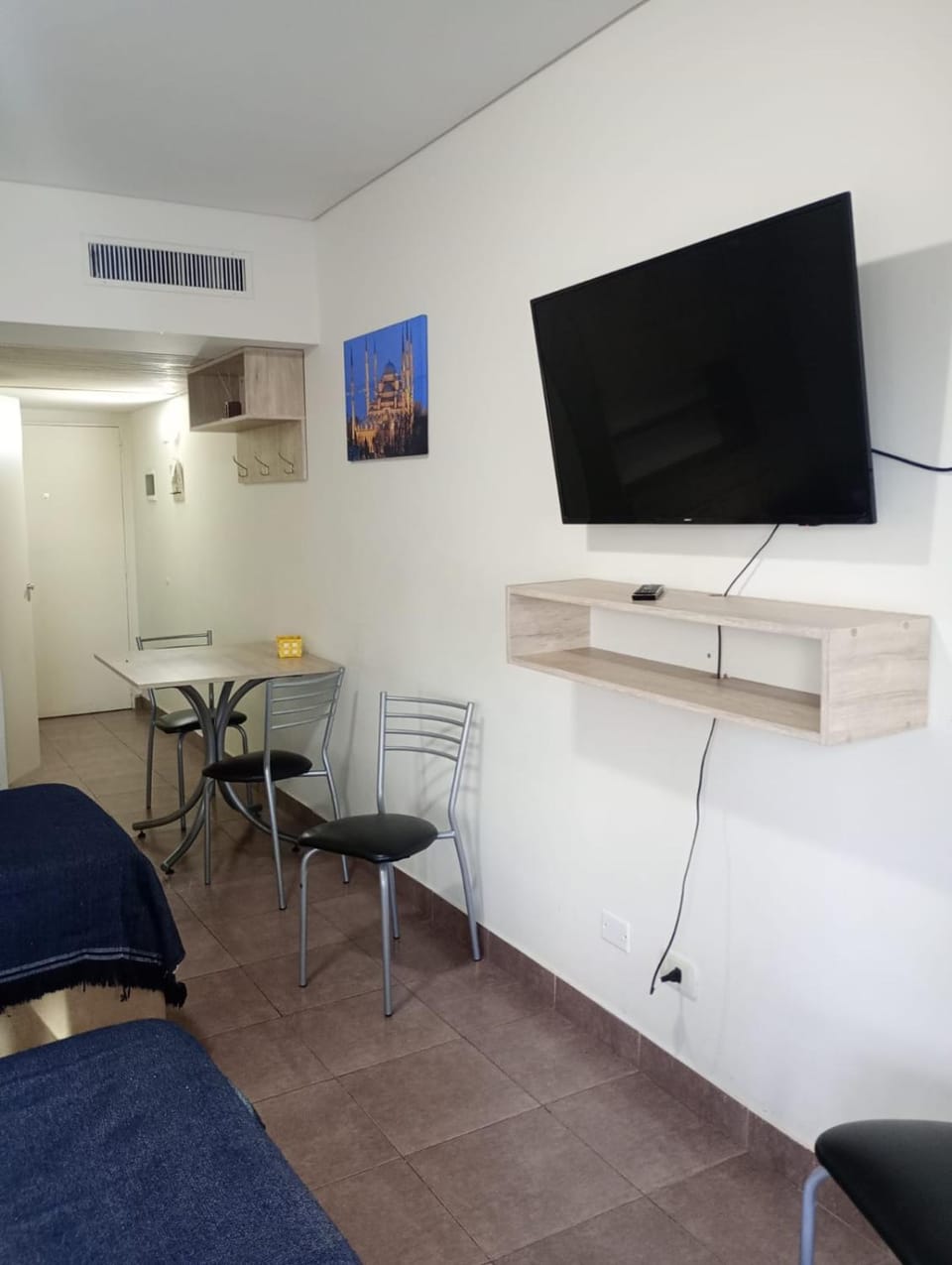 Photo of the whole room, Dining area