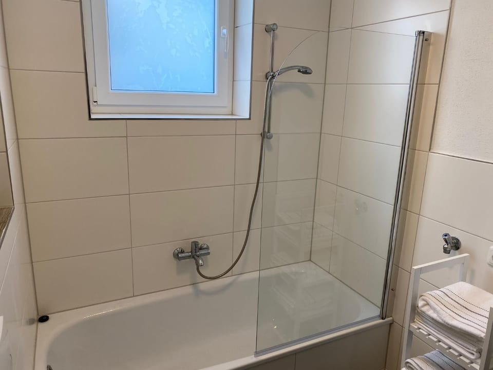 Bathroom, Bath, towels