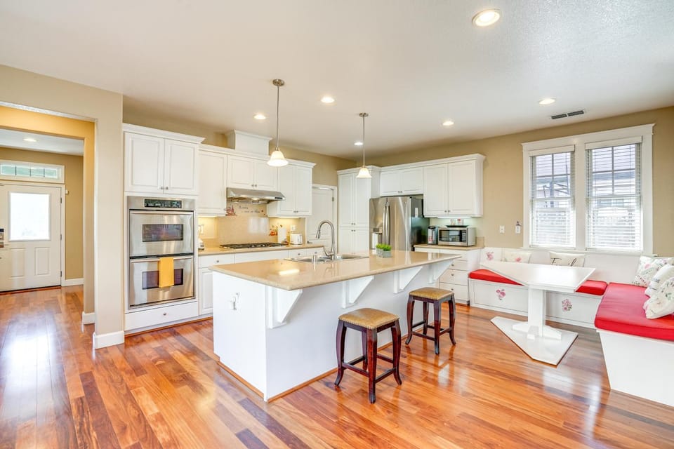 Luxe Bay View Home Near SF, Berkley and Napa Valley House in Hercules