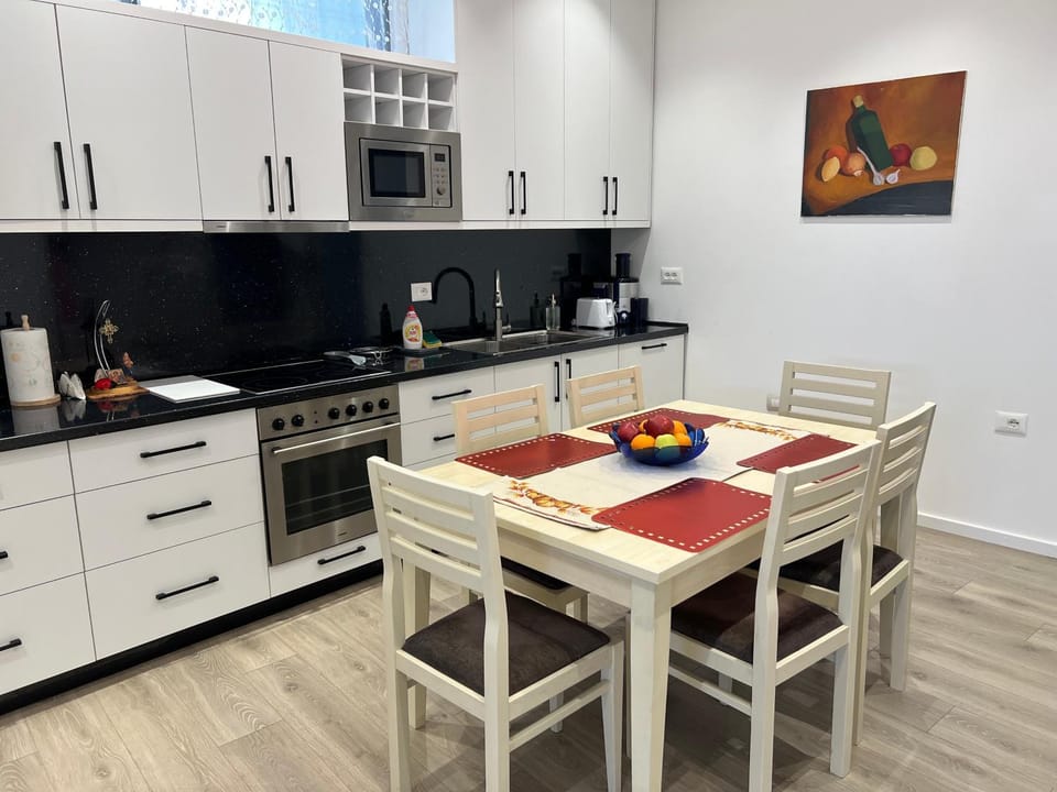Coffee/tea facilities, Kitchen or kitchenette, Dining area, minibar, pet friendly, stove, toaster