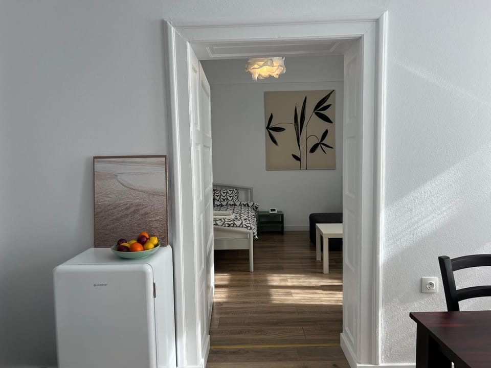 Bed, Living room, Seating area, Bedroom