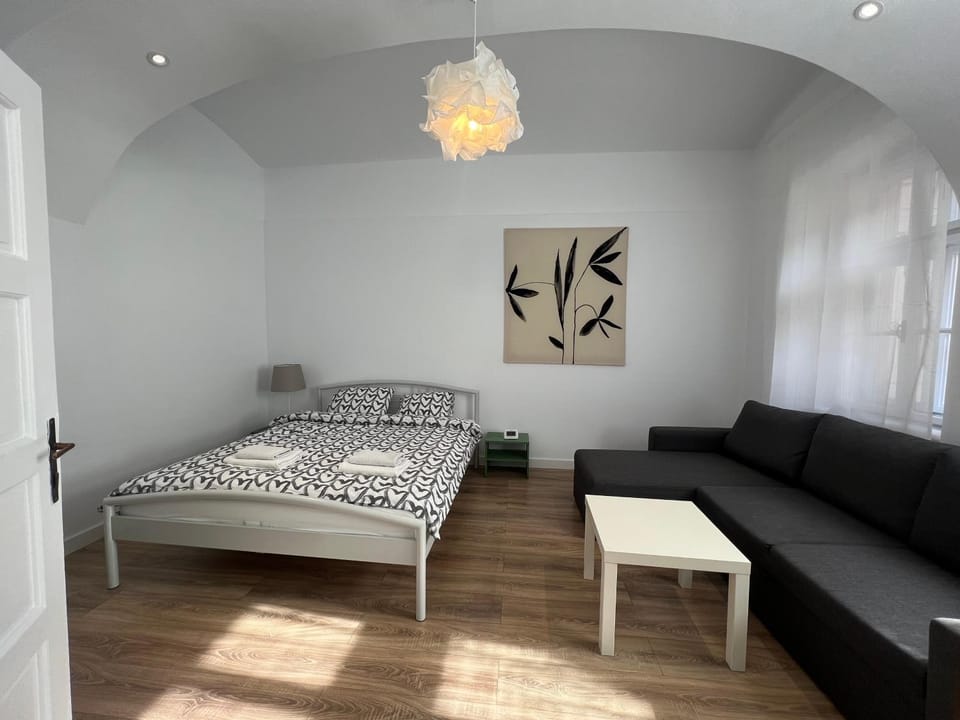 Seating area, Bedroom