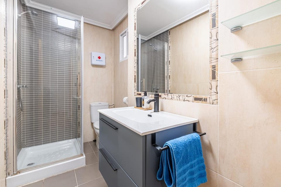 Shower, Bathroom, towels