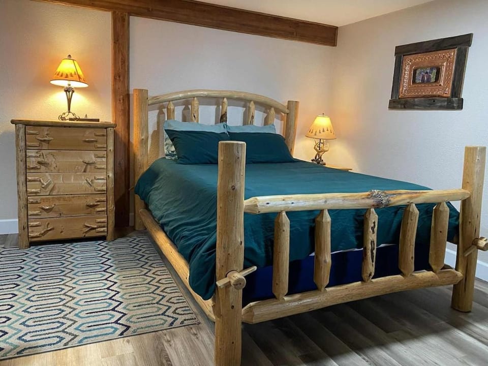 Hot Tub-Mountain View-Secluded-Entire Private Floor House in Seeley Lake