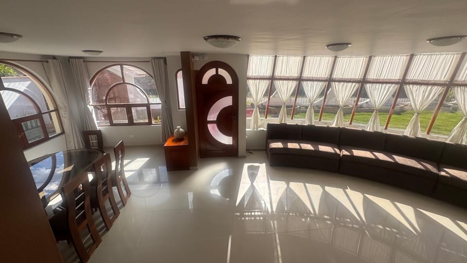 Communal lounge/ TV room, Lobby or reception, Dining area