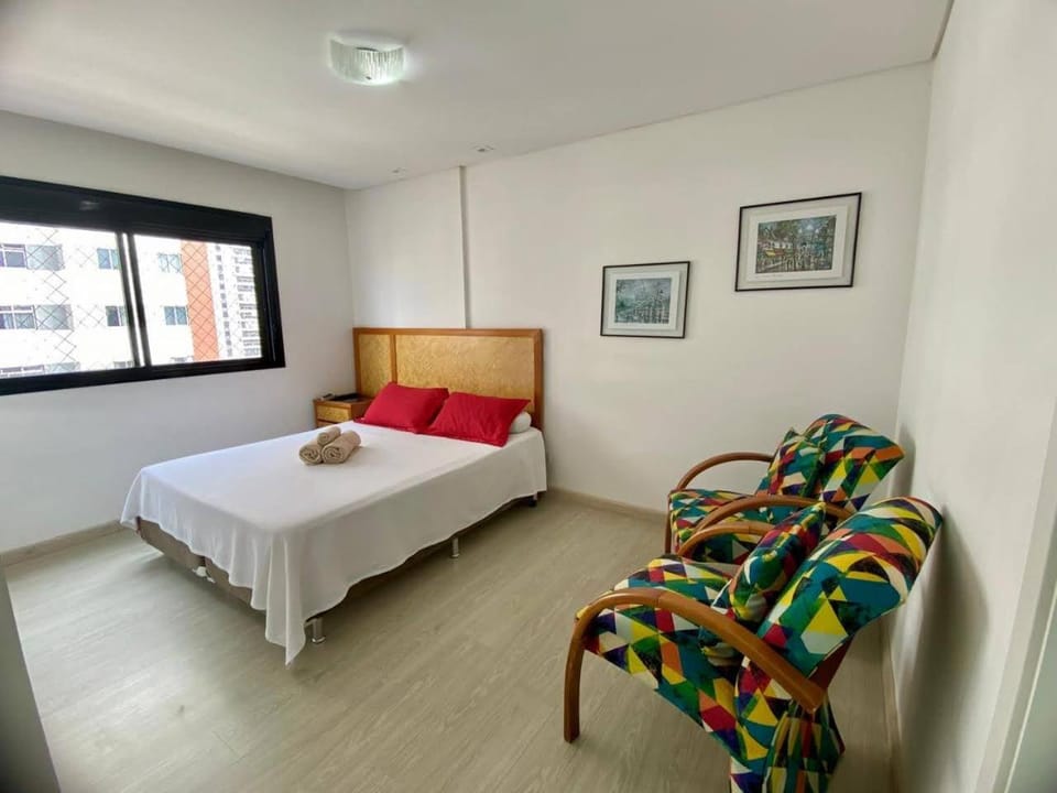 Apto no Cabral em Curitiba com 3 quartos varanda piscina arcondicionado e 2 vagas de garagem Apartment in Curitiba