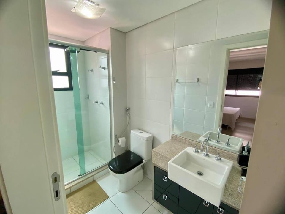 Apto no Cabral em Curitiba com 3 quartos varanda piscina arcondicionado e 2 vagas de garagem Apartment in Curitiba
