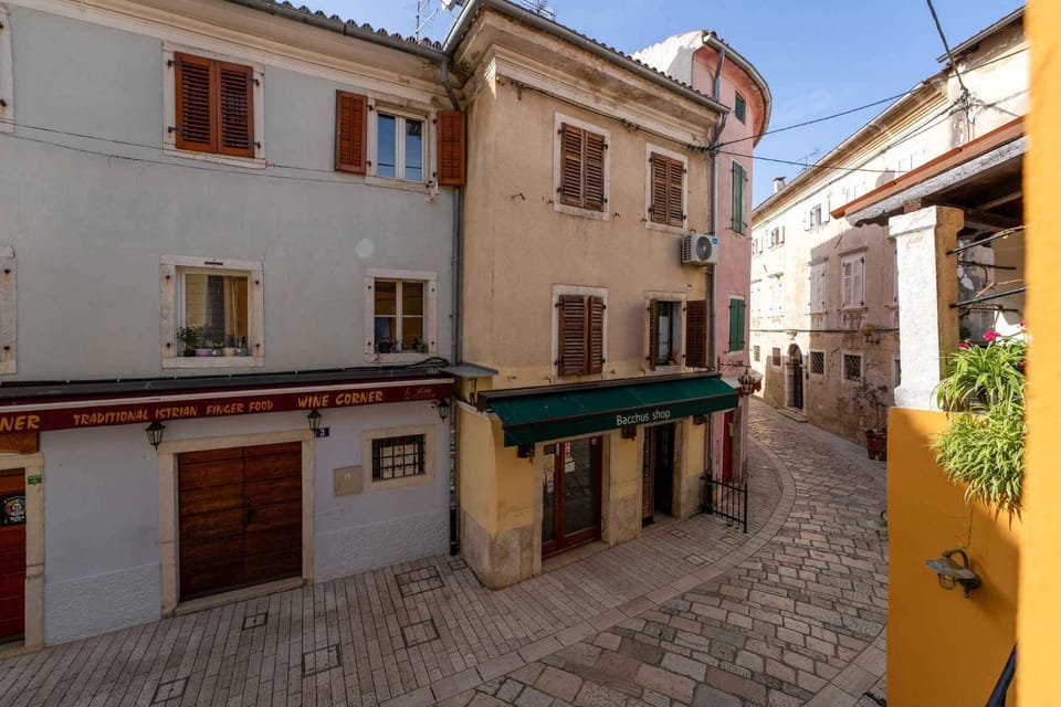 Nearby landmark, Summer