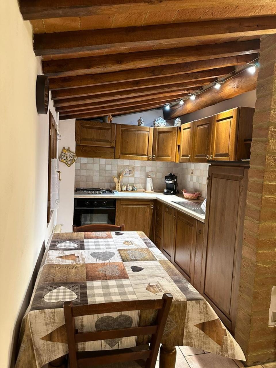 Kitchen or kitchenette, Dining area, pet friendly, stove