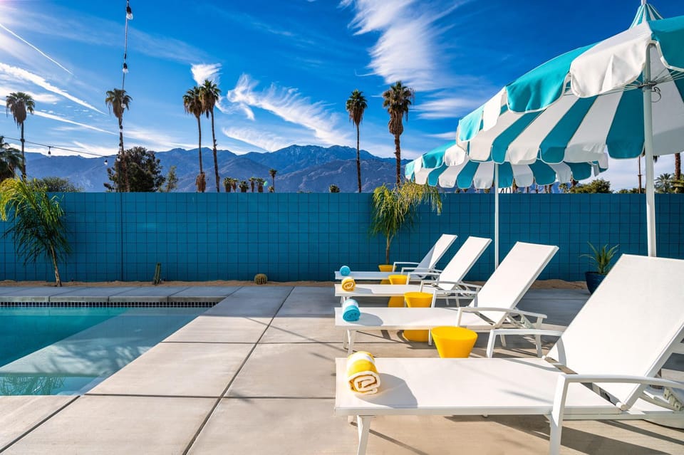 Natural landscape, Mountain view, Pool view, Swimming pool, sunbed