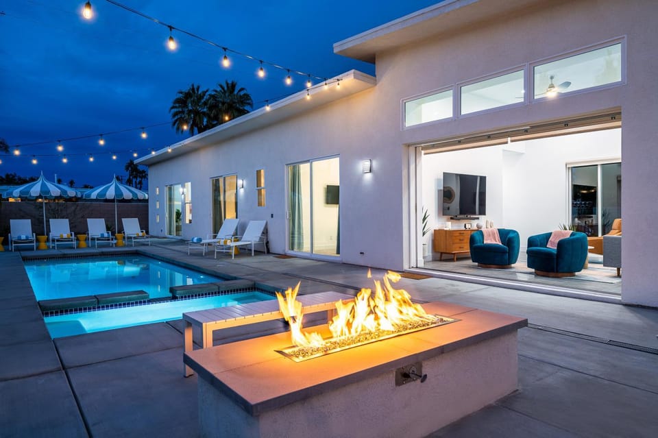 Property building, Swimming pool, fireplace