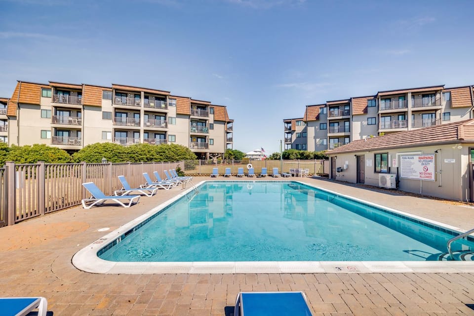Atlantic Beach Condo w/ Balcony & Beach Access! House in Atlantic Beach