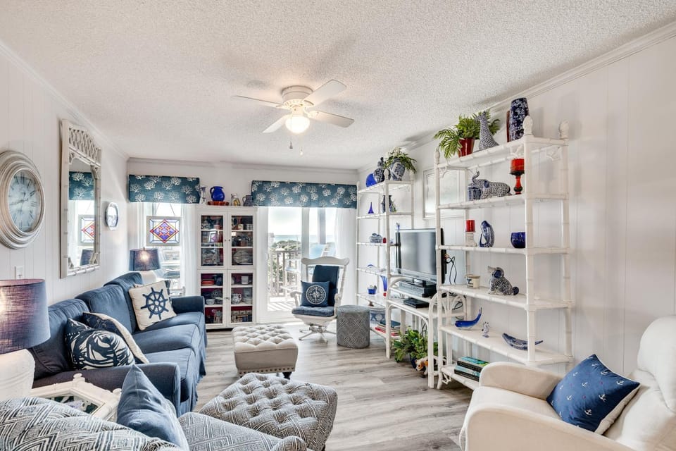 Atlantic Beach Condo w/ Balcony & Beach Access! House in Atlantic Beach