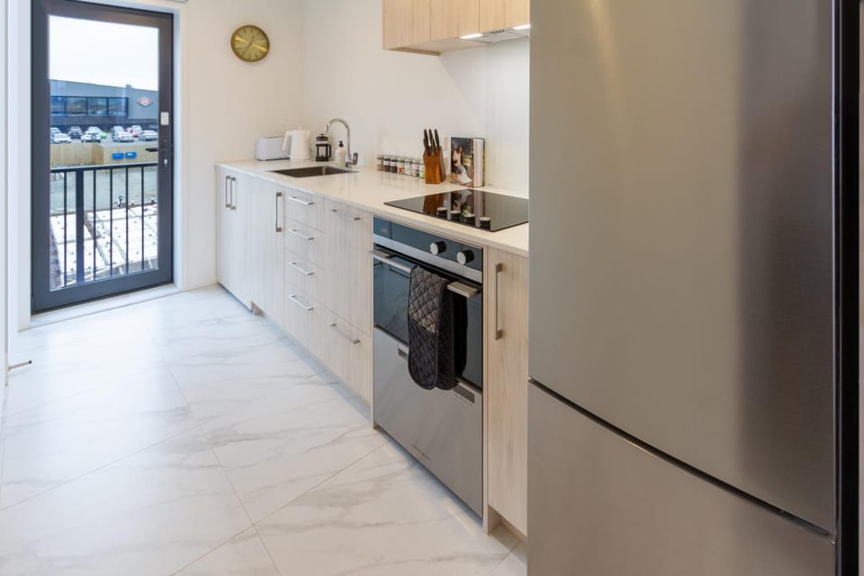 Coffee/tea facilities, Kitchen or kitchenette, Photo of the whole room, Decorative detail, minibar, pet friendly, stove, toaster