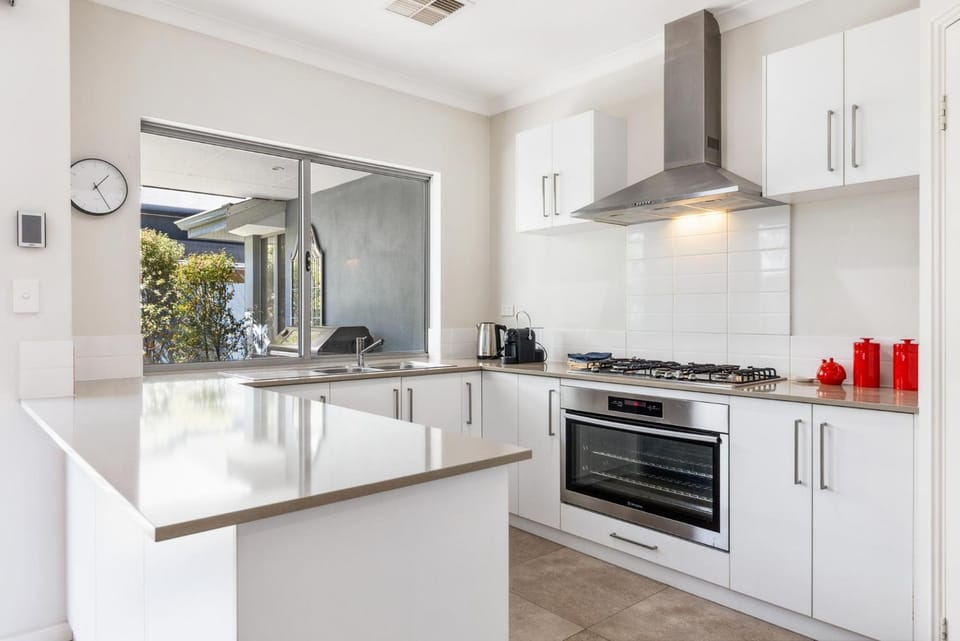 Bed, Bathroom, Kitchen or kitchenette, Bedroom