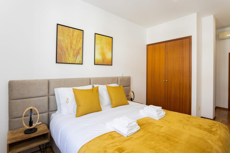 Bed, Photo of the whole room, Bedroom, wardrobe, air conditioner