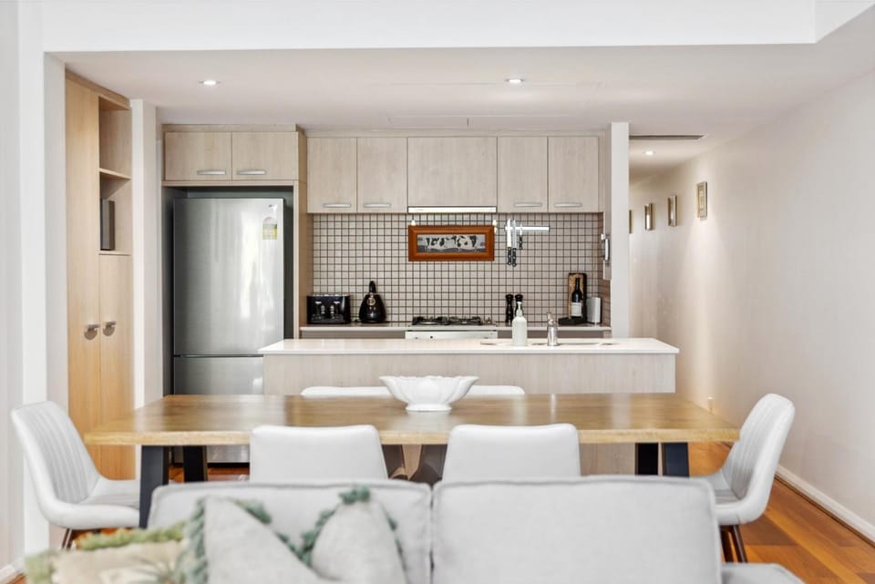 Kitchen or kitchenette, Lounge or bar, Location