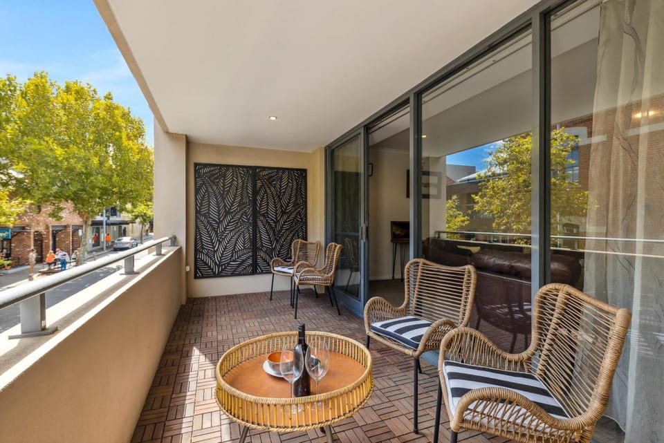 Bed, Bathroom, Coffee/tea facilities, Balcony/Terrace, Kitchen or kitchenette, Lounge or bar, Location