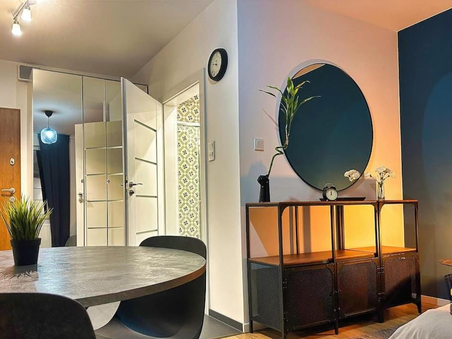 Klimatyczna Hotelowa Kawalerka Apartment in Warsaw