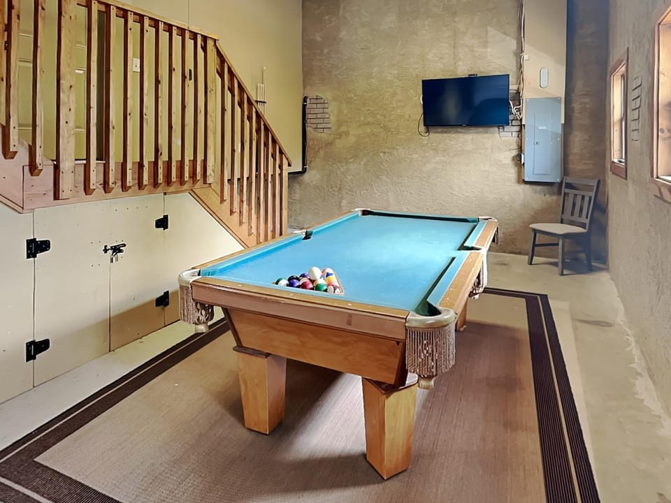 Billiard, Game Room, TV and multimedia, furniture