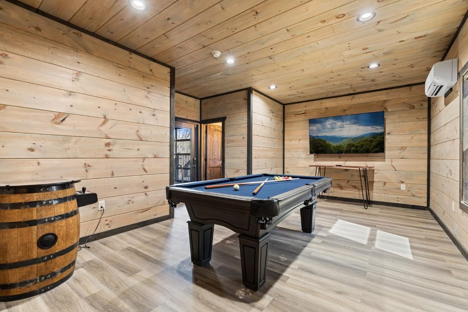 Billiard, Game Room, TV and multimedia, furniture, air conditioner