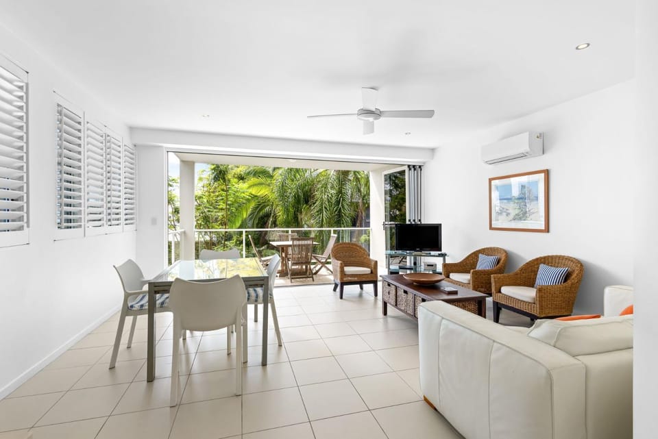 Living room, Dining area, air conditioner