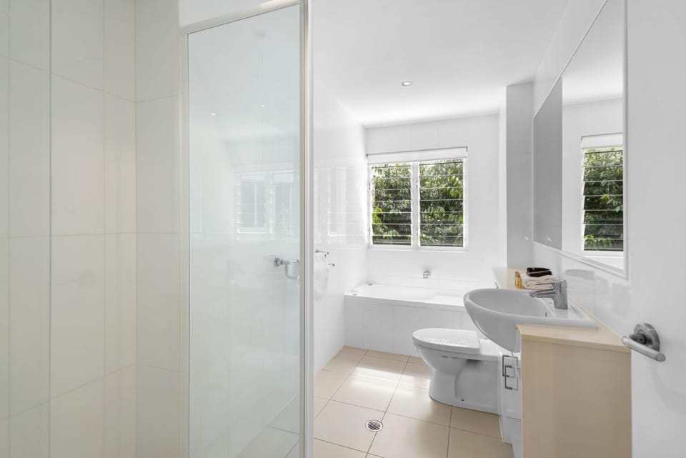 Shower, Toilet, Bathroom, Bath