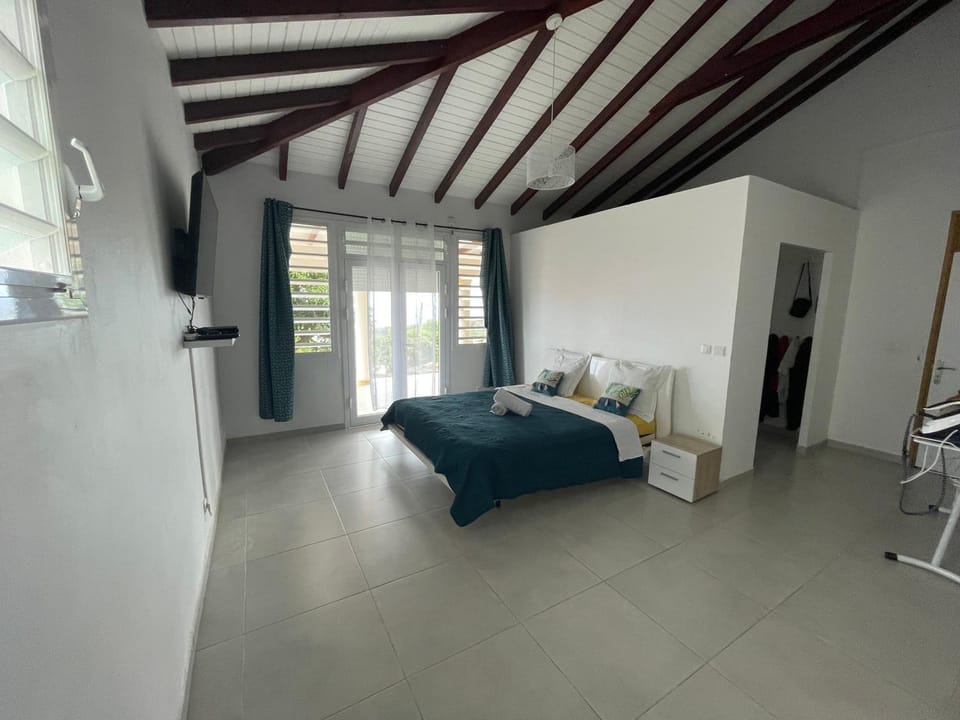 Villa bohème Gîte SPA vue sur mer et montagne House in Leeward Islands