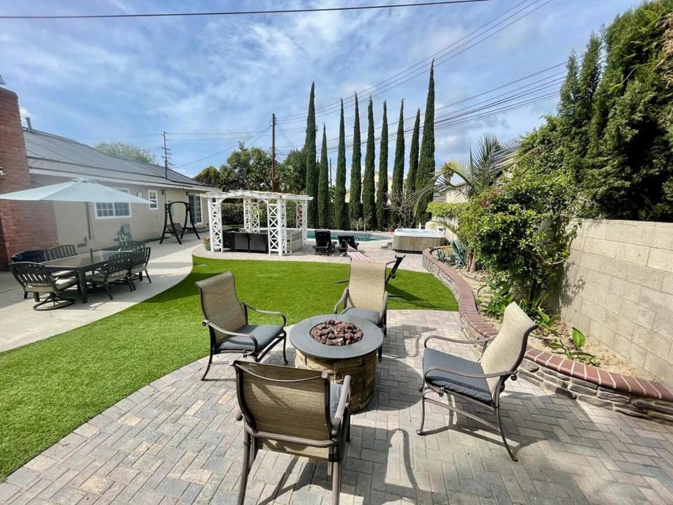 Garden, Seating area, Garden view, sunbed