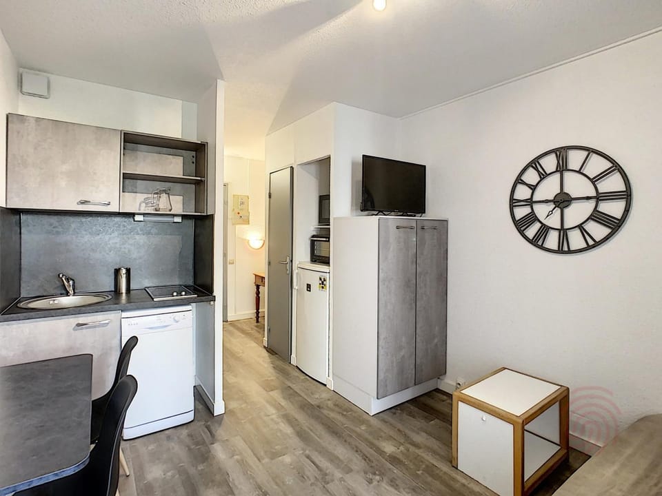 Charmant F2 avec Balcons, Proche Thermes, Animaux Acceptés, Wifi, Ascenseur, Parking Gratuit - FR-1-451-206 Apartment in Occitanie