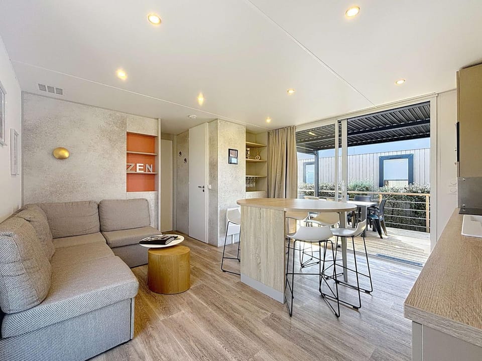 Mobil-home confort 6 pers, 3 ch, pisc chauffée, à 200m plage Jullouville - FR-1-361A-70 House in Jullouville