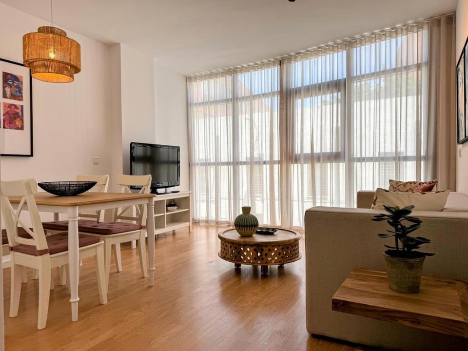 TV and multimedia, Living room, Dining area