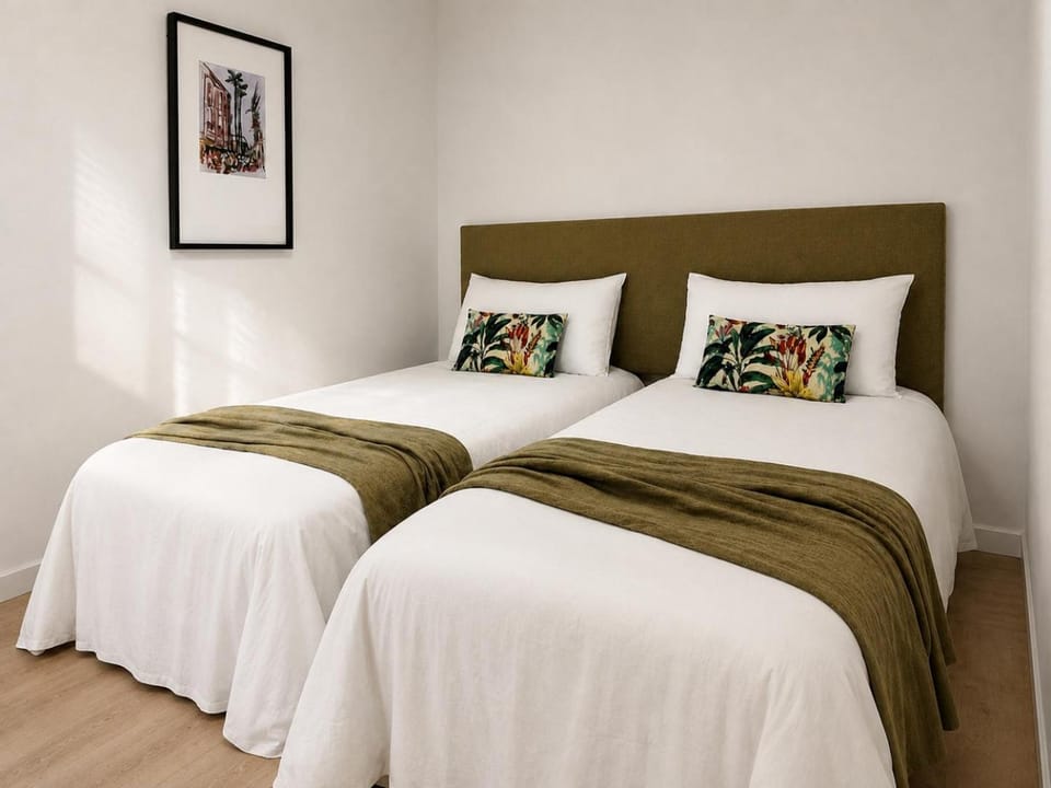 Bed, Bedroom, internet, air conditioner