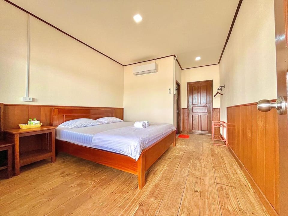 DONDET Vixay Sunset And River View Bed and Breakfast in Cambodia